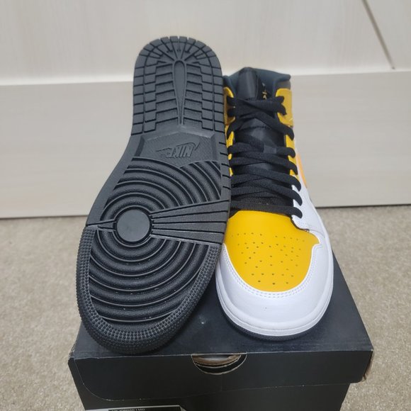 Air Jordan 1 Mid - Picture 2 of 4